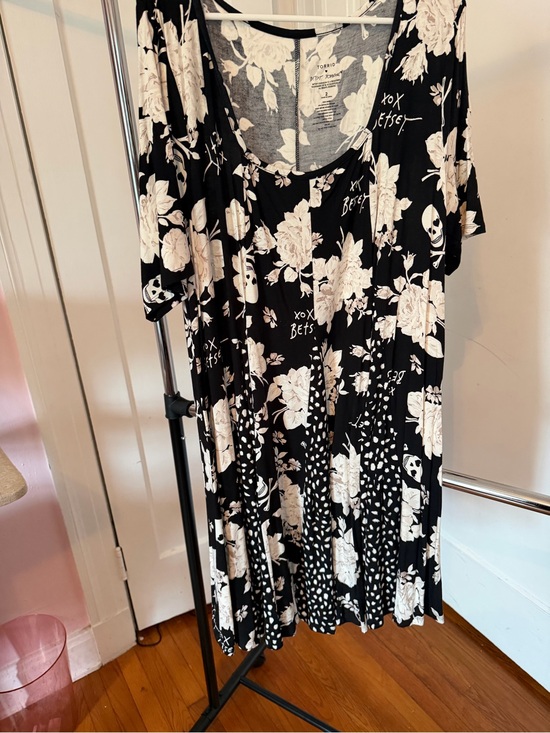 Betsey Johnson Dresses & Skirts - Betsey Johnson Black and Cream Floral Skull Scoop-Neck Tunic Dress